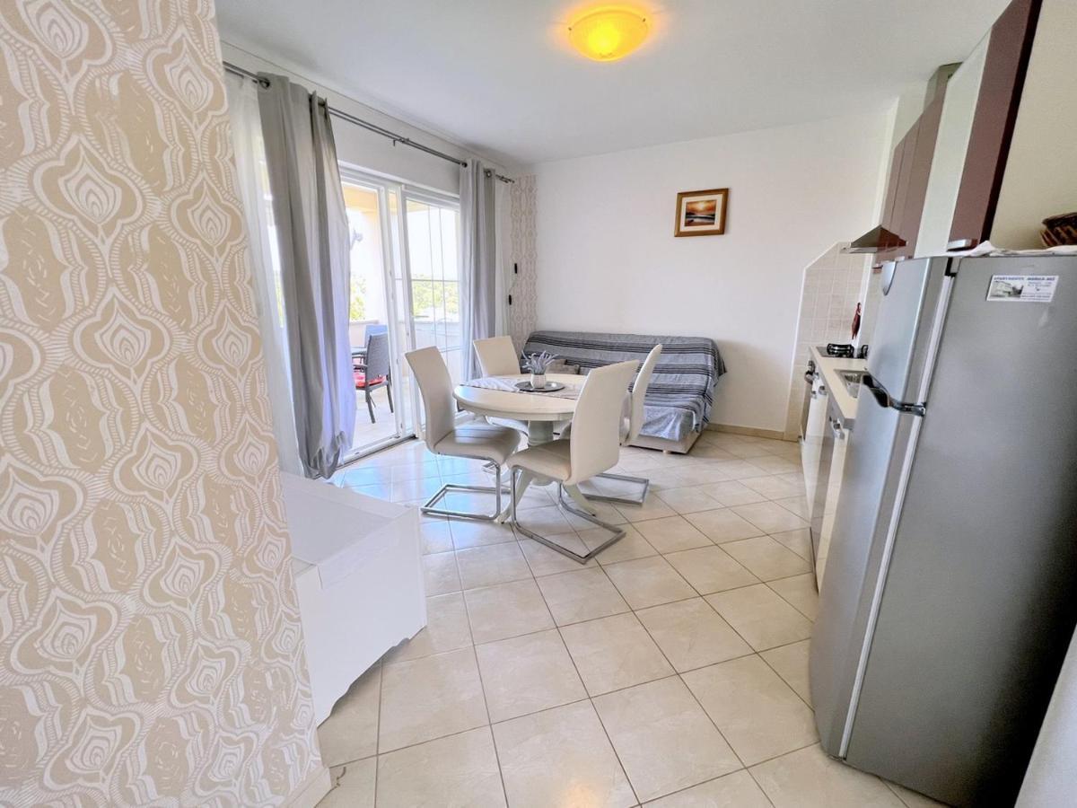 Banjol Miramar Apartments מראה חיצוני תמונה
