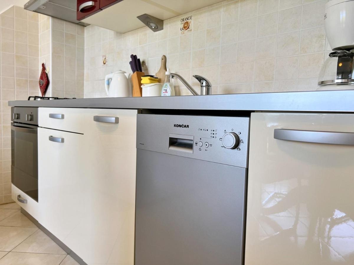 Banjol Miramar Apartments מראה חיצוני תמונה