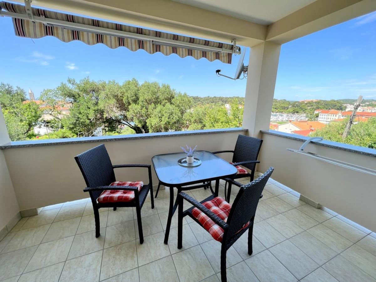 Banjol Miramar Apartments מראה חיצוני תמונה