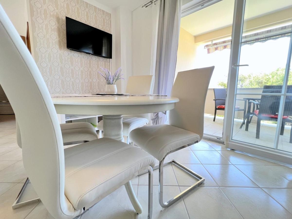 Banjol Miramar Apartments מראה חיצוני תמונה