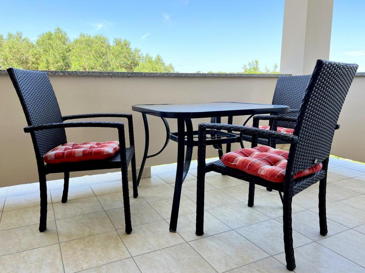 Banjol Miramar Apartments מראה חיצוני תמונה