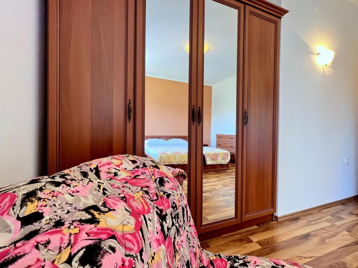 Banjol Miramar Apartments מראה חיצוני תמונה