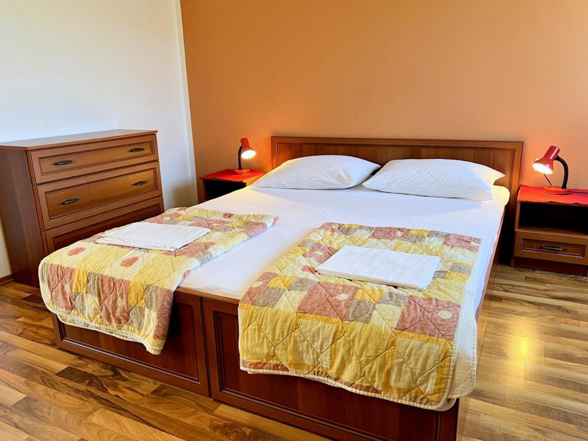 Banjol Miramar Apartments מראה חיצוני תמונה