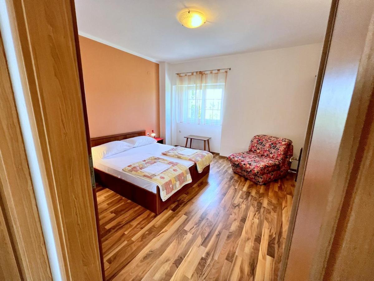 Banjol Miramar Apartments מראה חיצוני תמונה