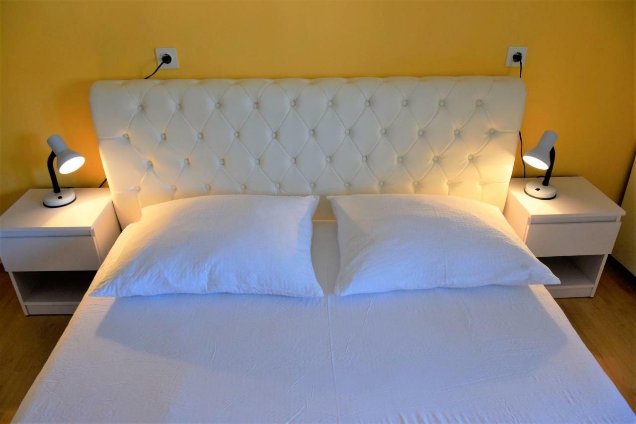Banjol Miramar Apartments מראה חיצוני תמונה